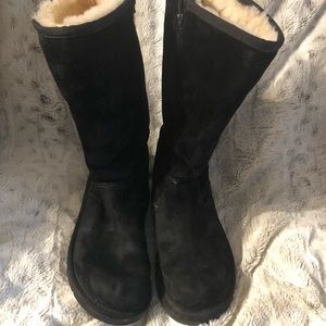 UGG black suede Sheep fur lined boots Size 7